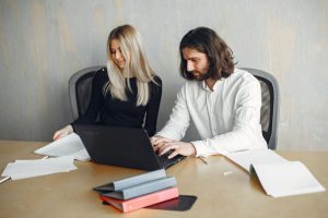 Como usar redes sociais para encontrar vagas de emprego