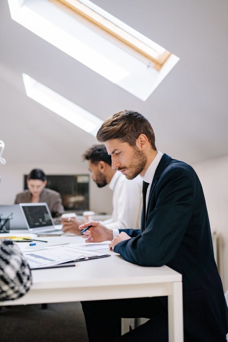 Trabalho Híbrido: Como Se Adaptar a Essa Nova Realidade